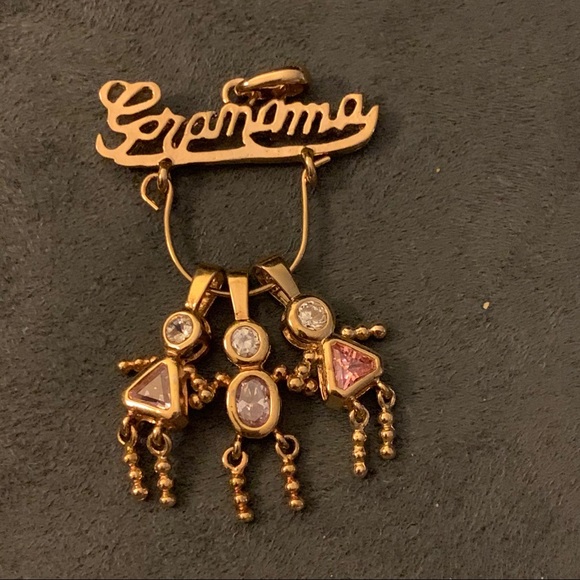 Jewelry - Grandma pendant